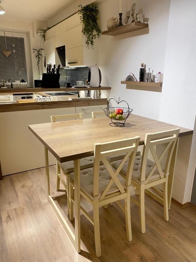 Apartman Slnecna Terasa S Vlastnym Parkovanim Na 2 Auta Apartamento Žilina Exterior foto