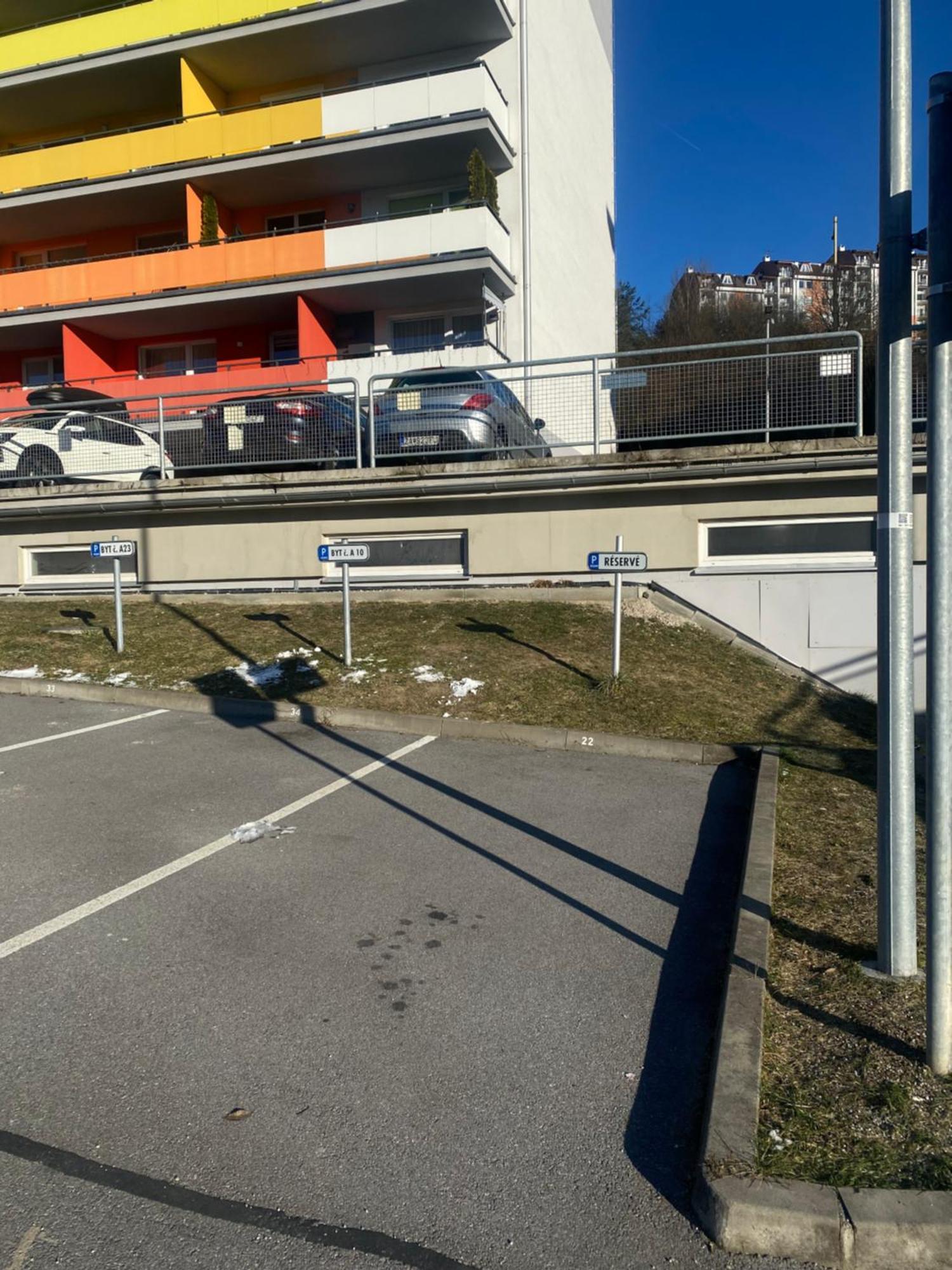 Apartman Slnecna Terasa S Vlastnym Parkovanim Na 2 Auta Apartamento Žilina Exterior foto