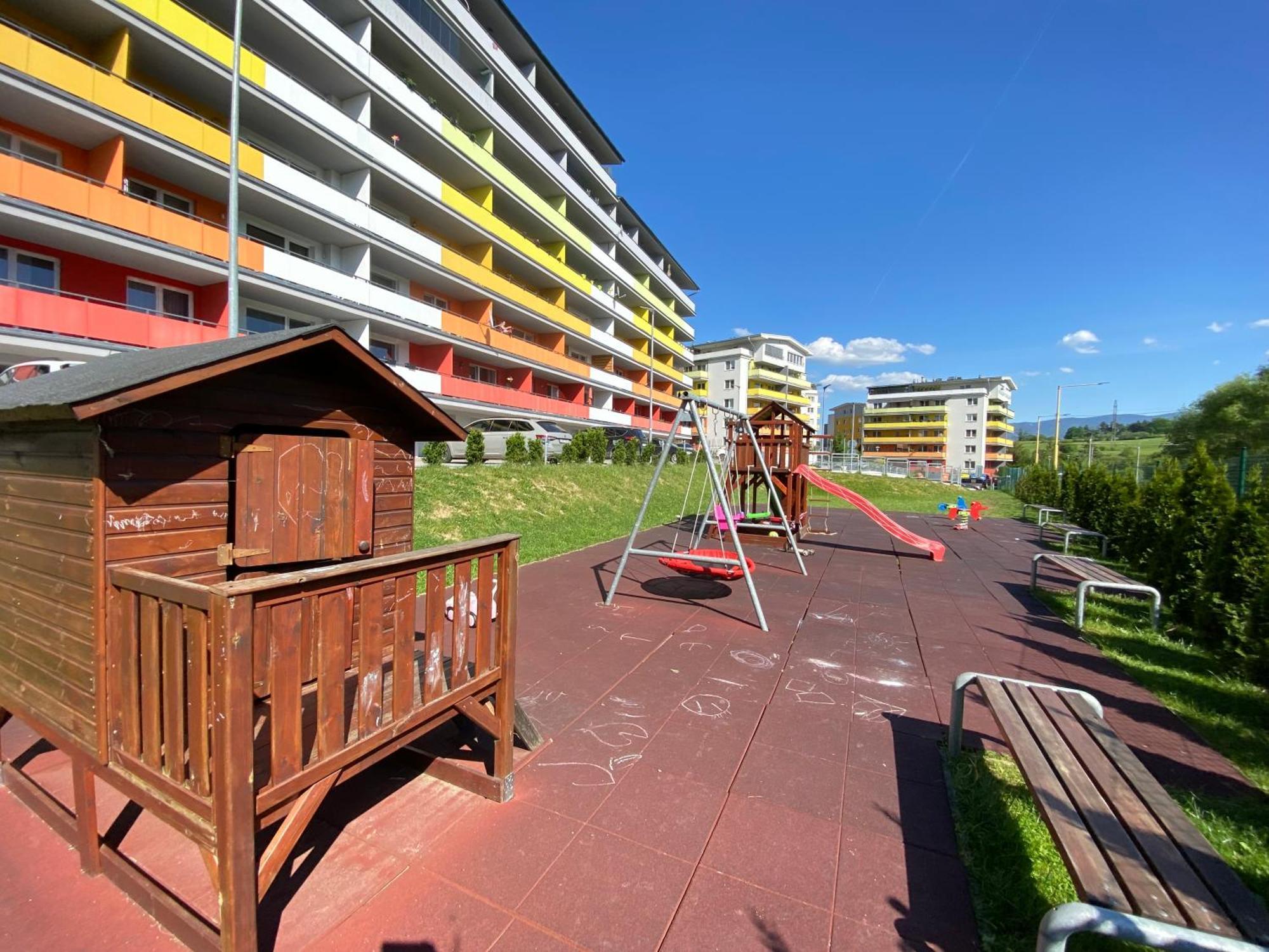 Apartman Slnecna Terasa S Vlastnym Parkovanim Na 2 Auta Apartamento Žilina Quarto foto