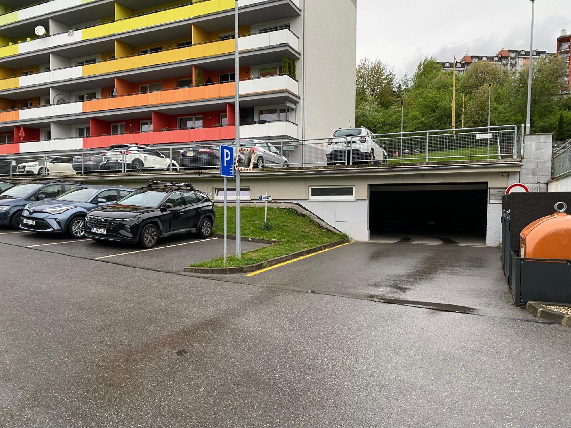 Apartman Slnecna Terasa S Vlastnym Parkovanim Na 2 Auta Apartamento Žilina Quarto foto