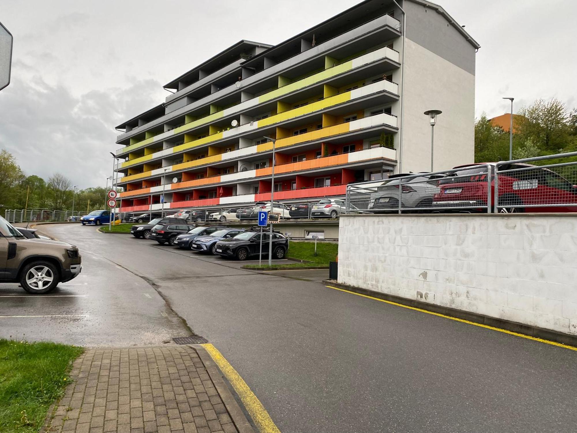 Apartman Slnecna Terasa S Vlastnym Parkovanim Na 2 Auta Apartamento Žilina Quarto foto